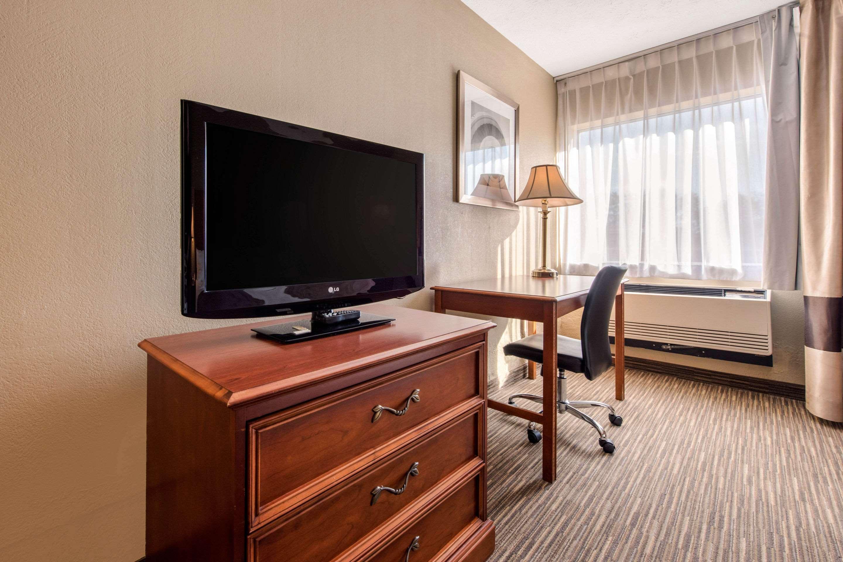 Quality Inn & Suites New Castle Ngoại thất bức ảnh