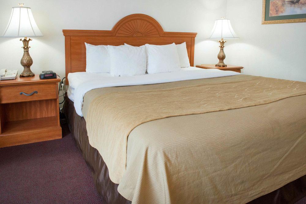 Quality Inn & Suites New Castle Ngoại thất bức ảnh