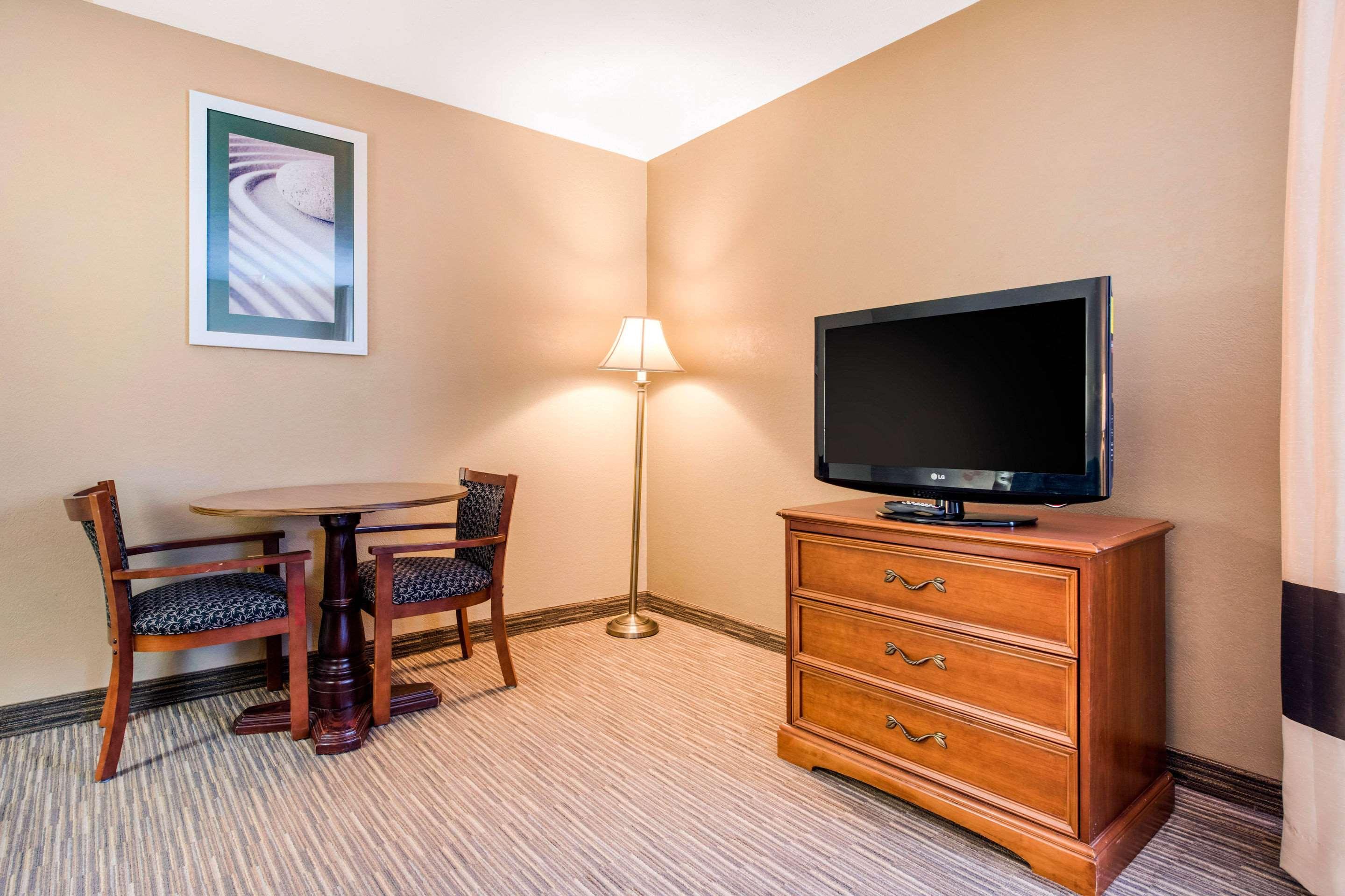 Quality Inn & Suites New Castle Ngoại thất bức ảnh