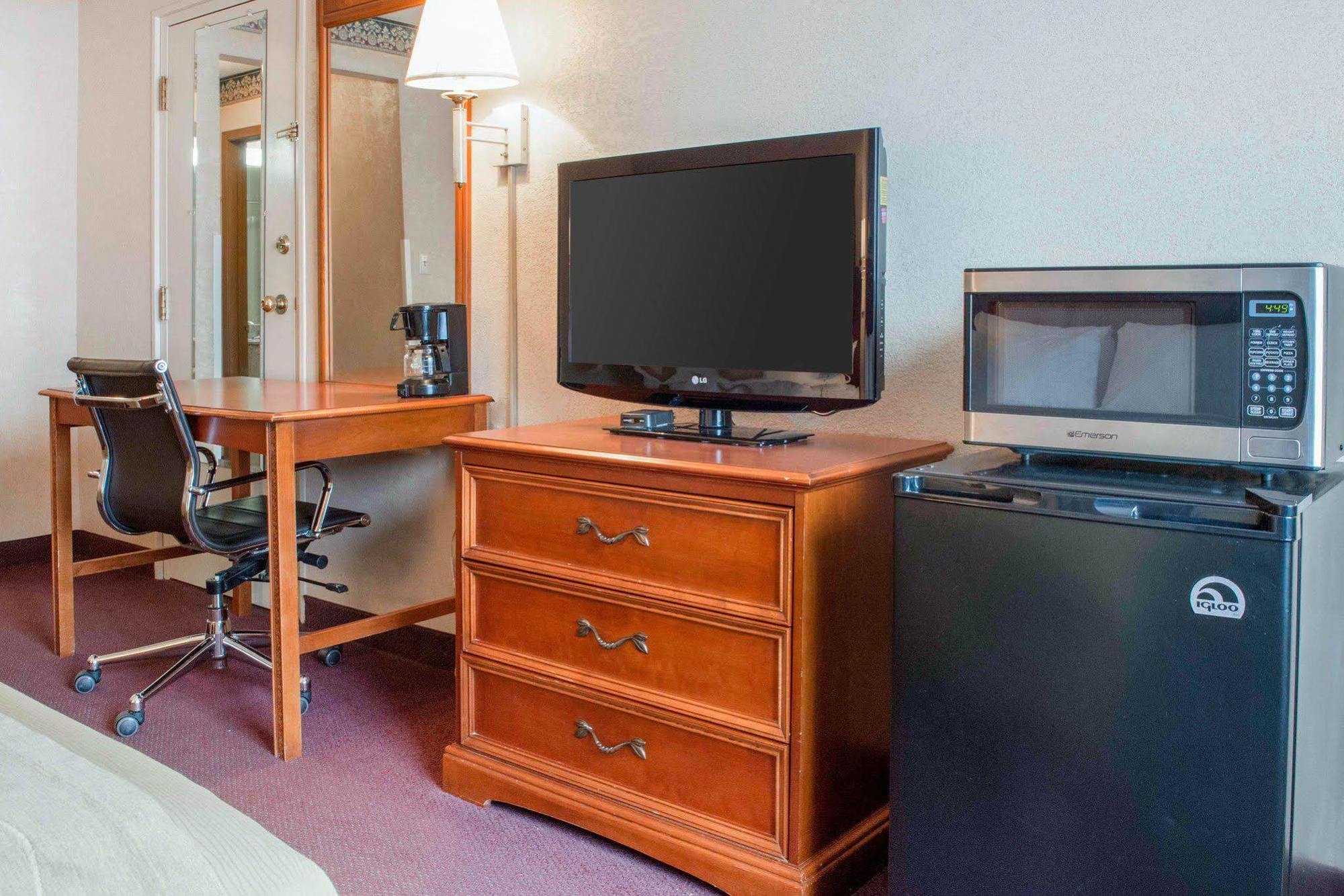 Quality Inn & Suites New Castle Ngoại thất bức ảnh