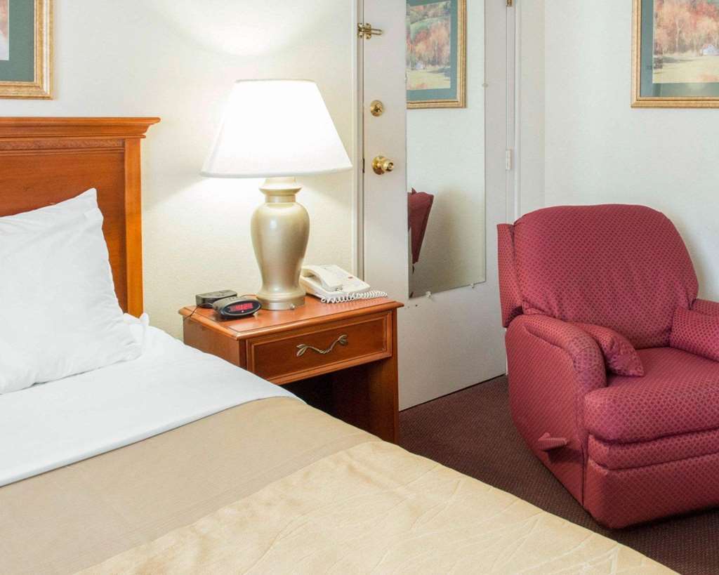 Quality Inn & Suites New Castle Phòng bức ảnh